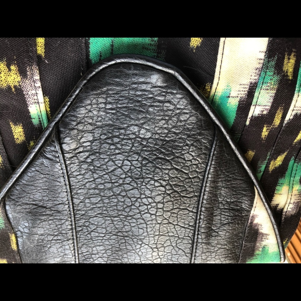 Be by Bryna Nicole green ikat clutch - Picture 4 of 8